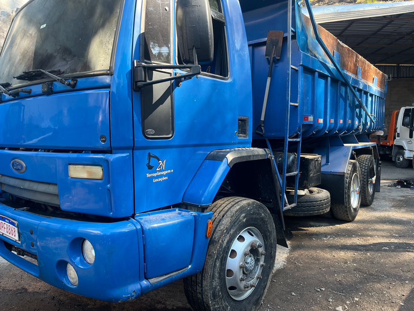 Caminhão Ford Cargo 6x4 Traçado Basculan