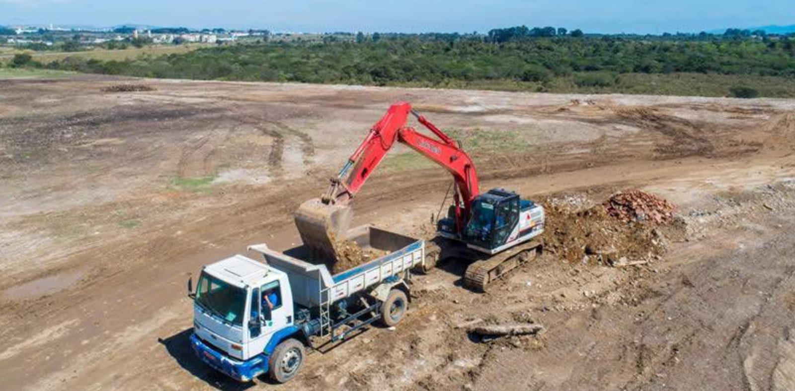 Link-Belt lança escavadeira 130X3E no Brasil