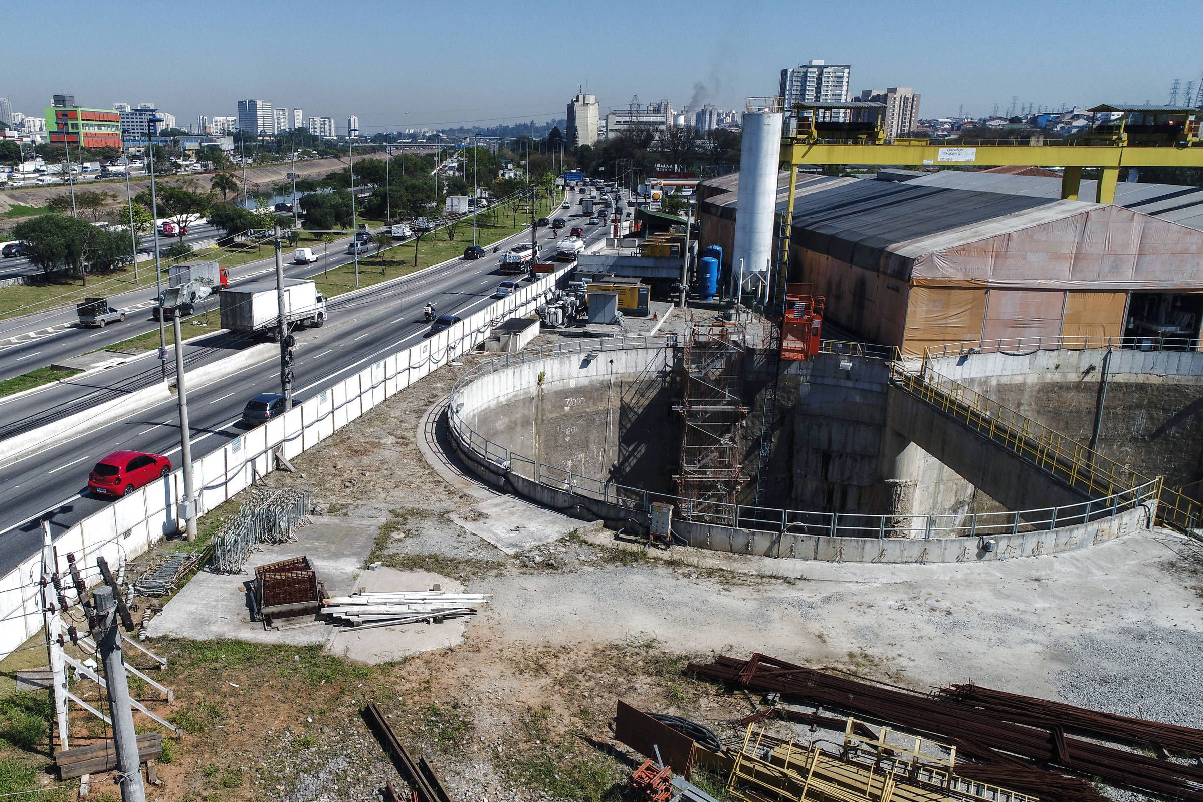 Obras paradas e atrasadas em SP caem 16%