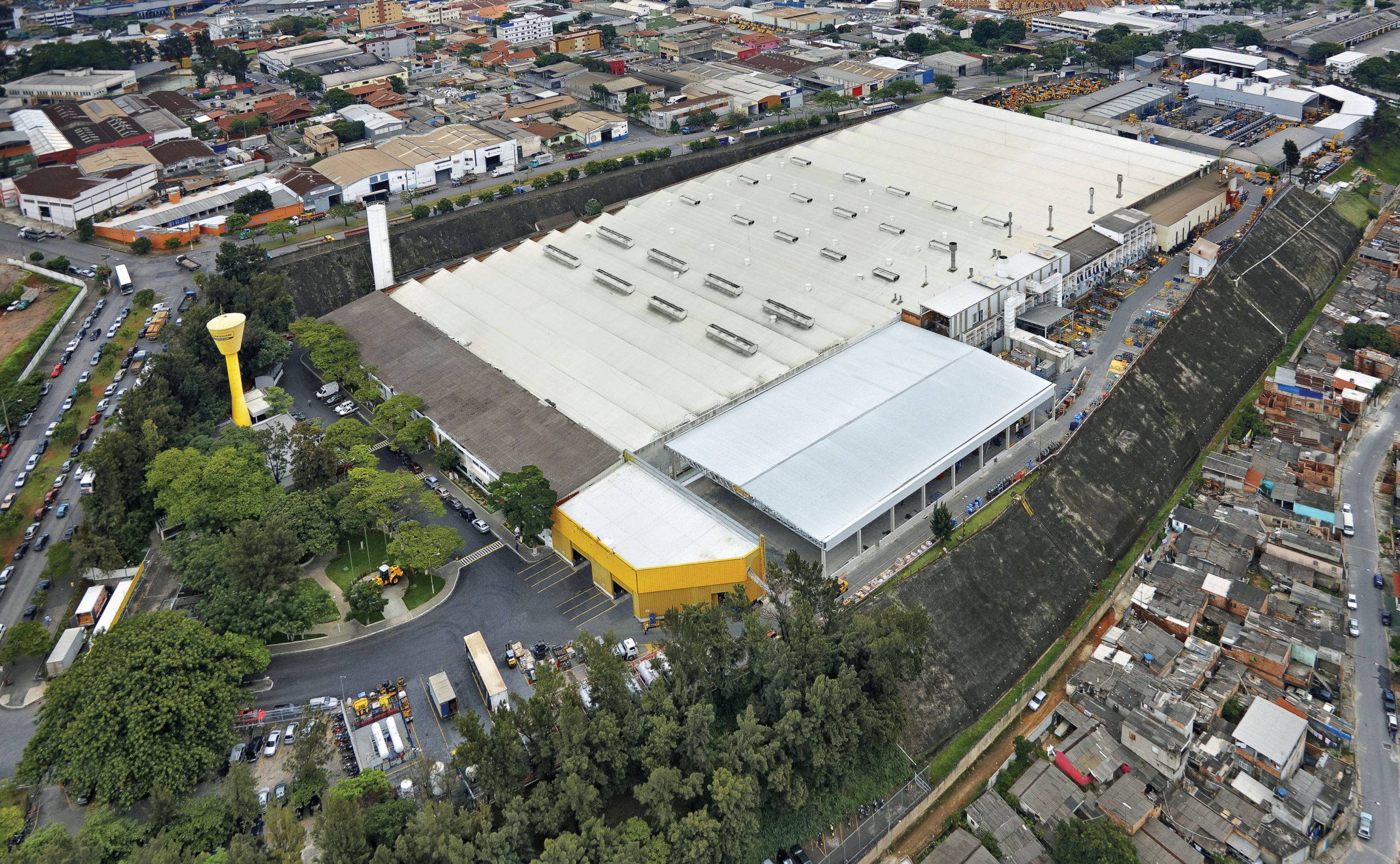 CNH Industrial retoma produção na fábrica de Contagem (MG)