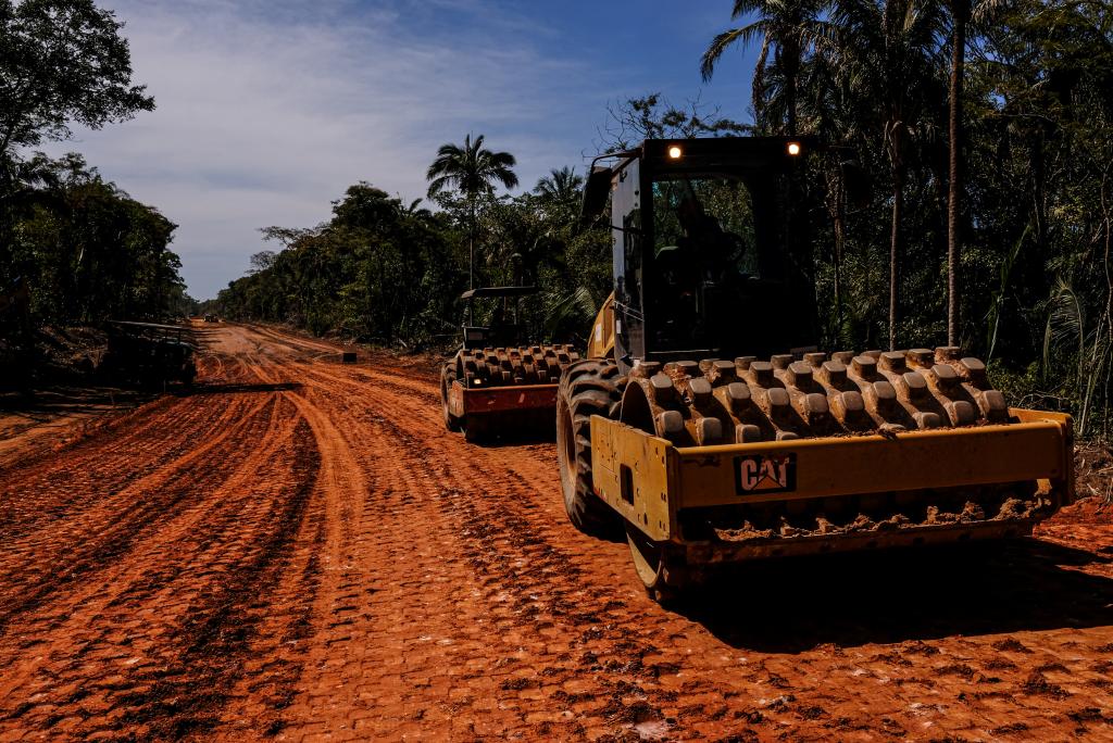 Governo do MT assina contrato para pavimentação de 140 km de rodovia