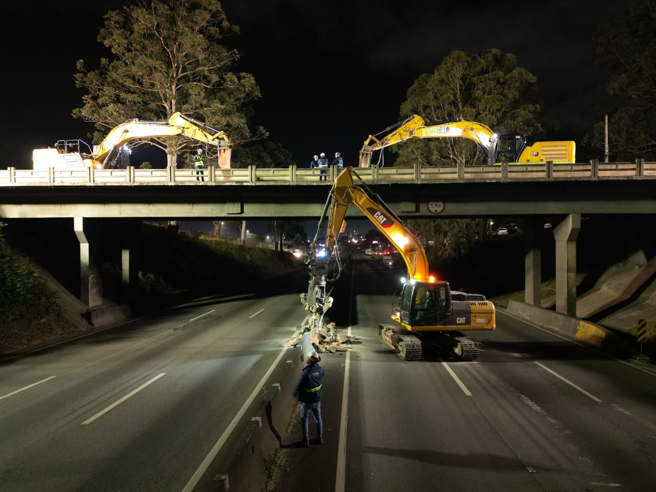 Demolição mecanizada abre frentes de R$ 1,4 bi em Guarulhos