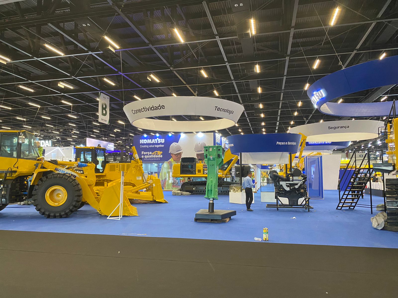 Komatsu destaca sistemas autônomos e teleremotos na M&T Expo