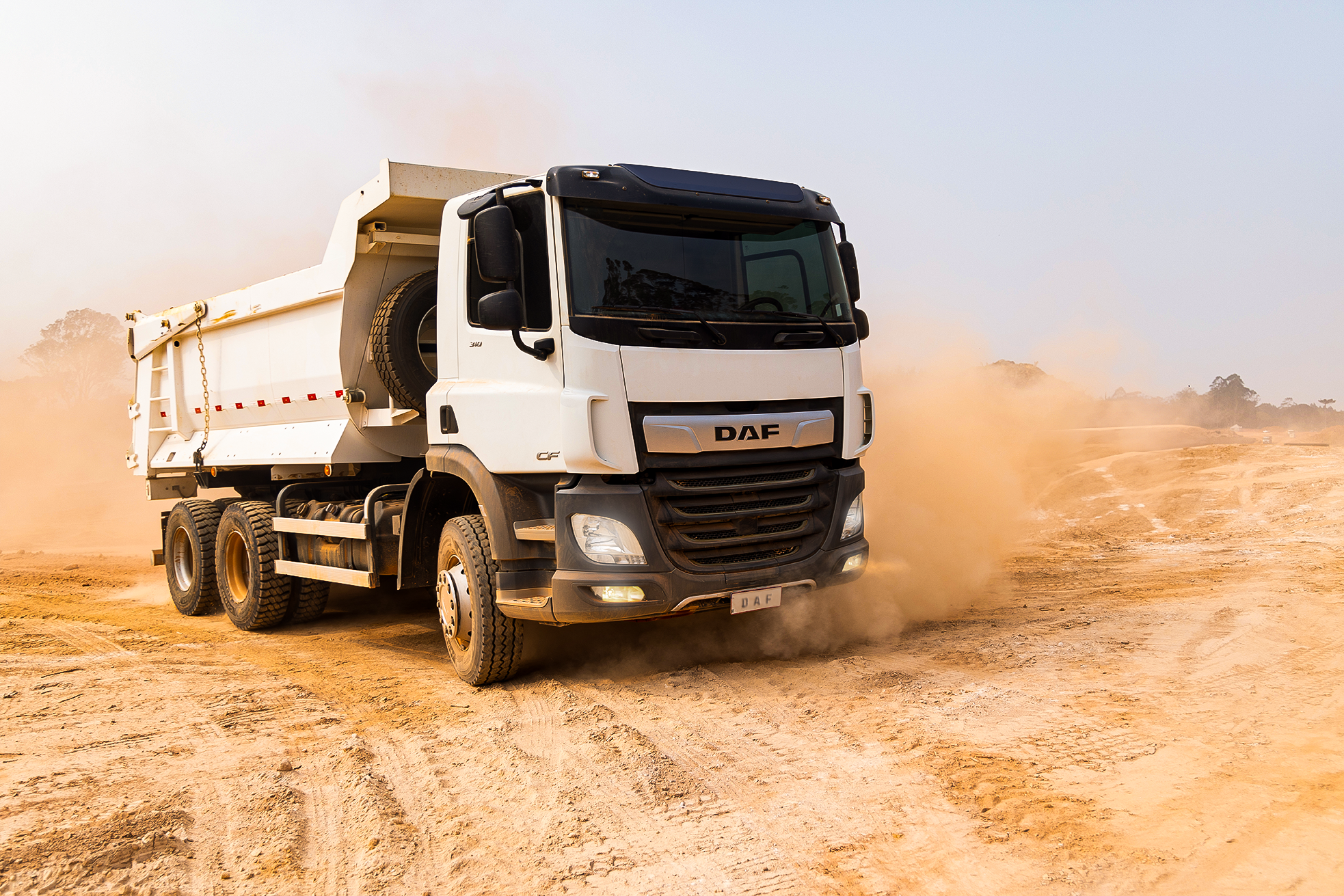 DAF lança caminhões para construção e mineração na Fenatran 2024