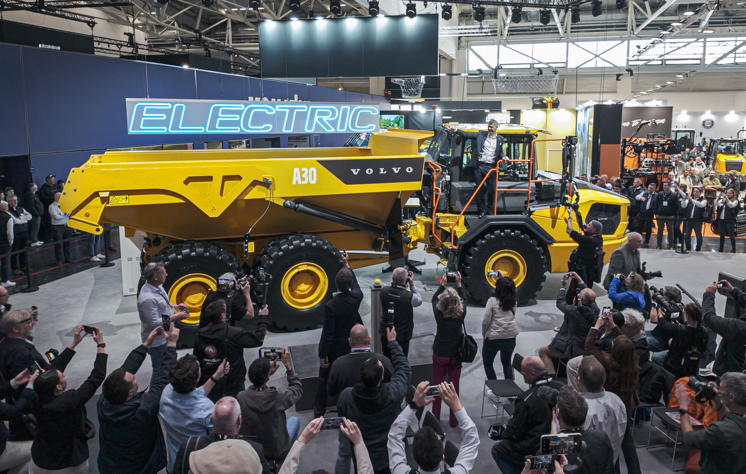 Volvo leva só equipamentos elétricos à Bauma 2025